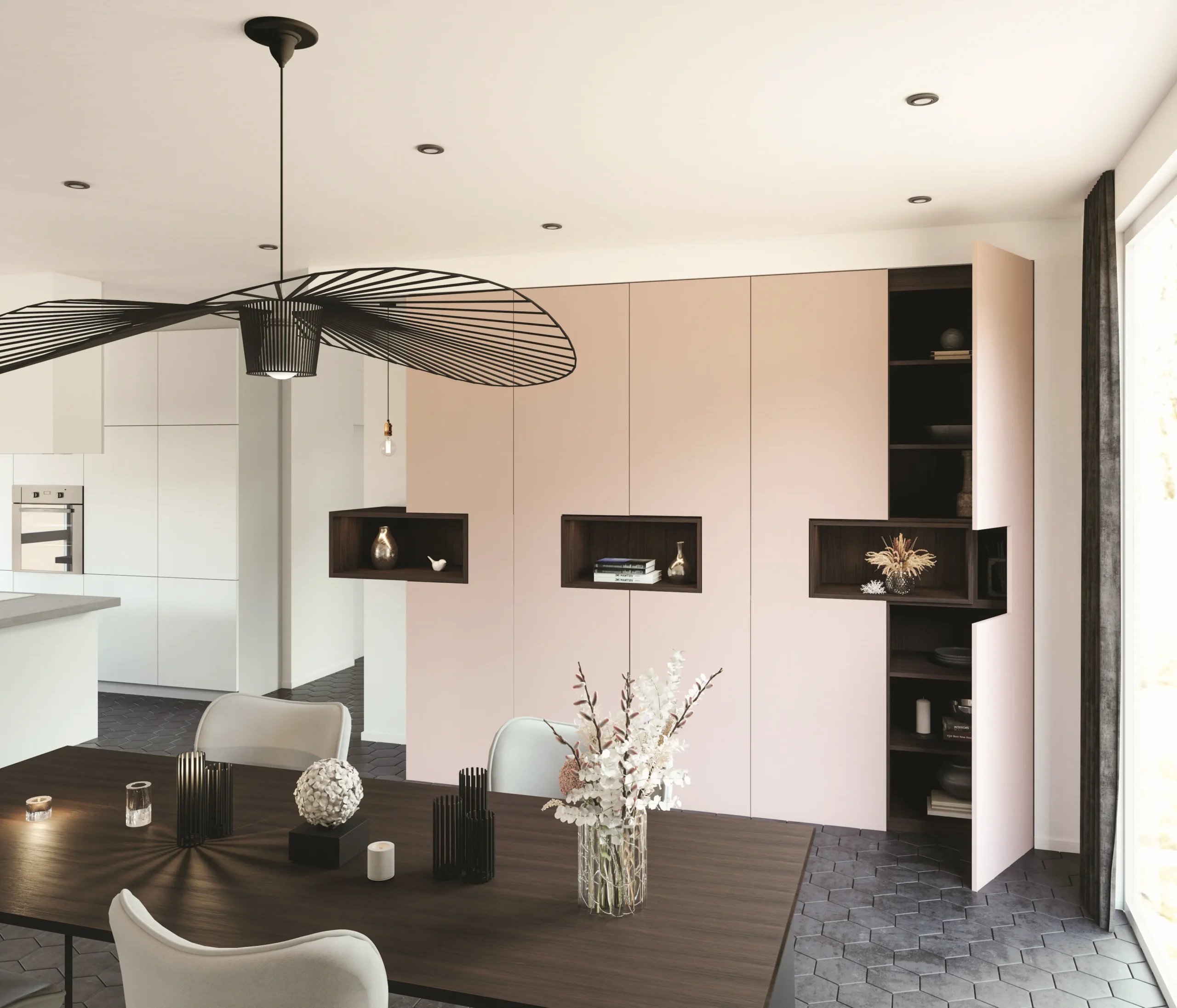 Aménagement mural sur mesure pour salle à manger avec portes toute hauteur et niches ouvertes en contraste