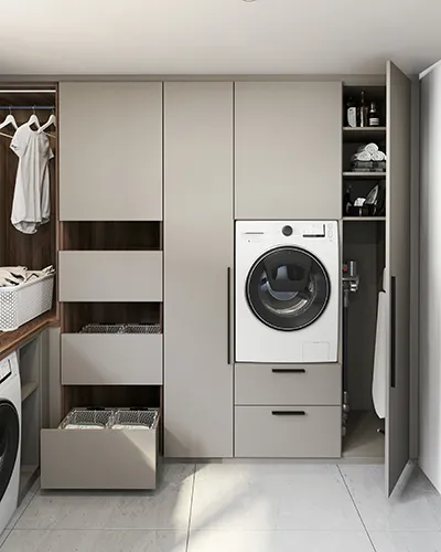 Buanderie sur mesure compacte avec lave-linge intégré, tiroirs coulissants, penderie et rangements fermés.