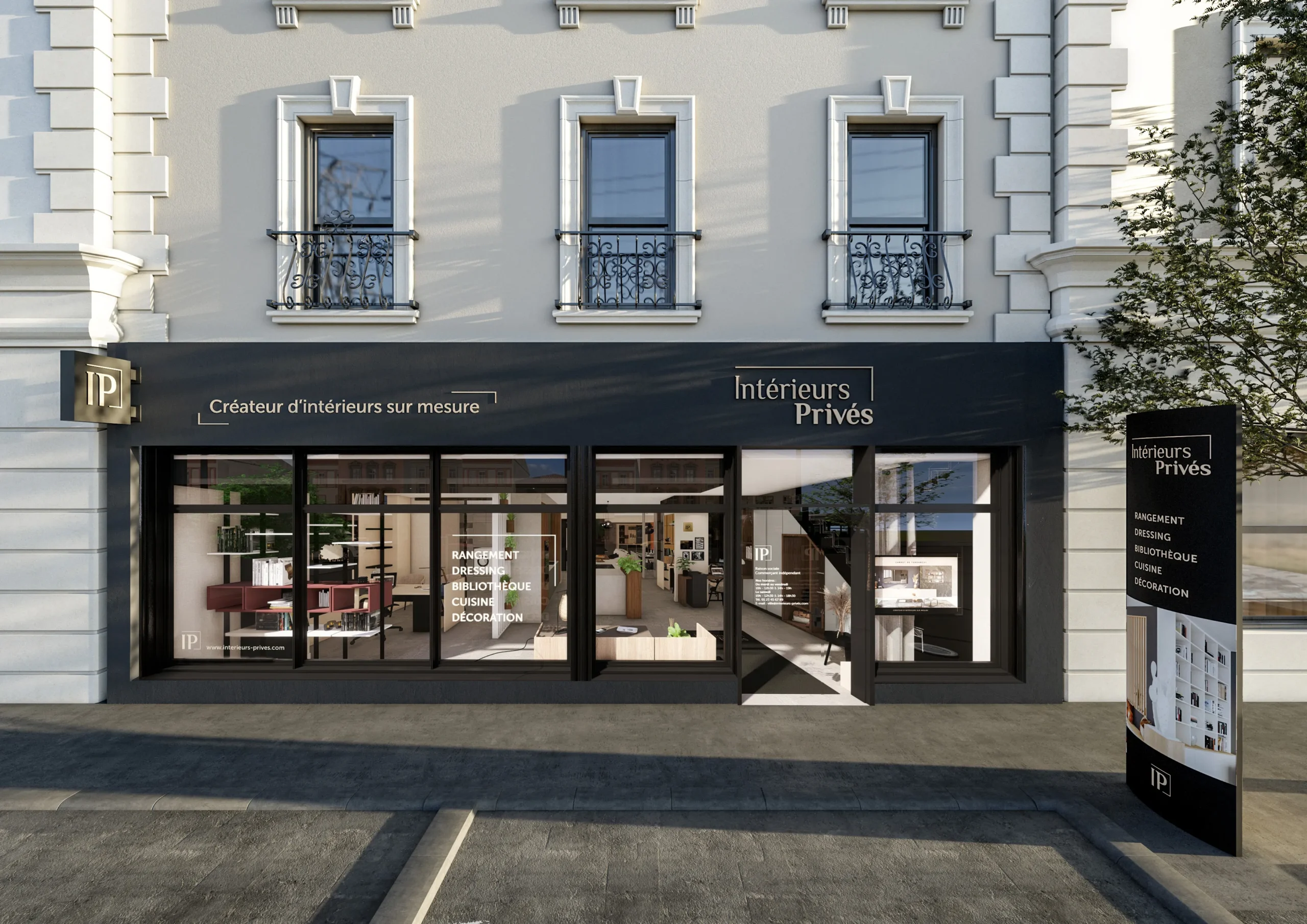 Façade d’un showroom Intérieurs Privés avec vitrine, enseigne noire et présentation des univers rangement, dressing, cuisine et décoration.