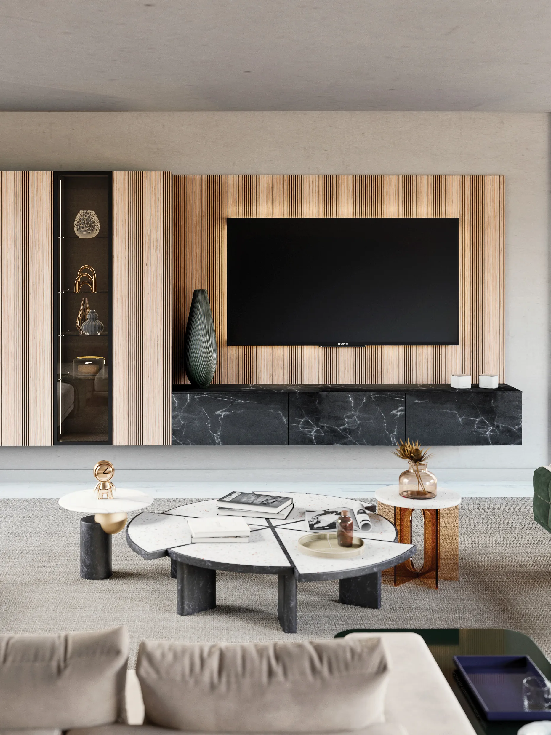 Meuble TV sur mesure avec panneau mural à lames bois, niches vitrées, rangements bas effet marbre noir et composition suspendue dans un salon design.