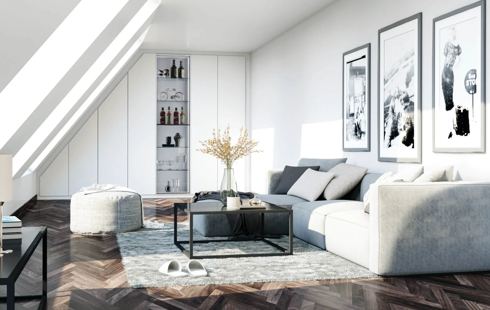 Rangements sur mesure sous pente avec façades blanches, niche vitrée et placard intégré dans un salon lumineux.